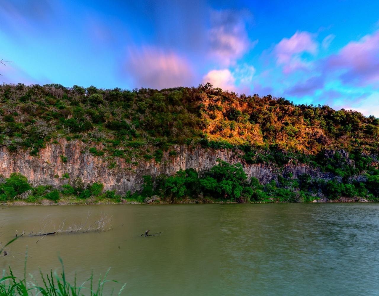 Texas Hill Country Sunset, Birding Texas Hill Country, Bird watching Texas, United States, North American birds, Naturalist Journeys, Wildlife Tour, Wildlife Photography, Ecotourism, Specialty Birds, Endemic Birds, Birding Hotspot, Total Solar Eclipse