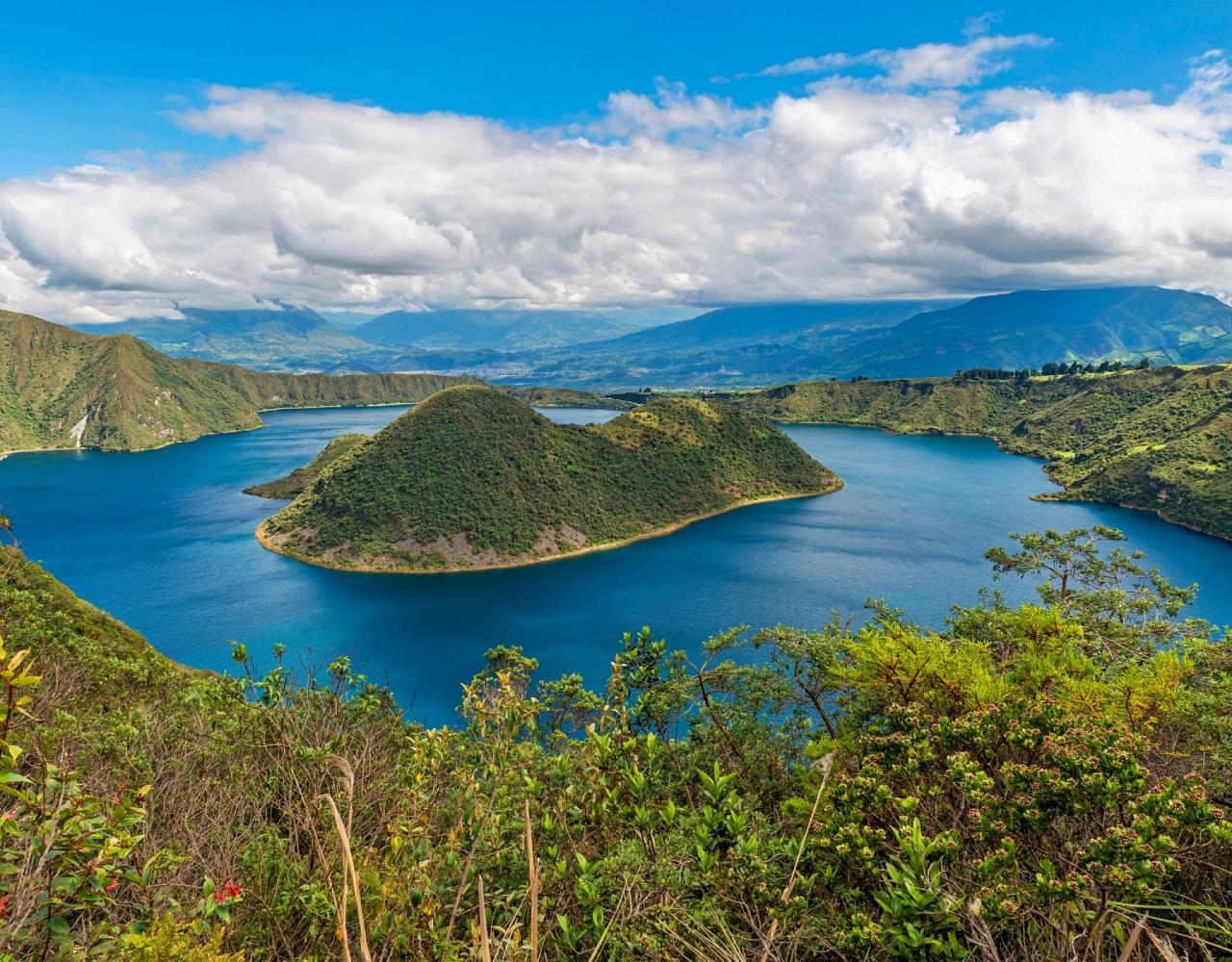 Birding Ecuador, Bird watching Ecuador, Ecuador, South American Birds, Naturalist Journeys, Wildlife Tour, Wildlife Photography, Ecotourism, Specialty Birds, Endemic Birds, Birding Hotspot