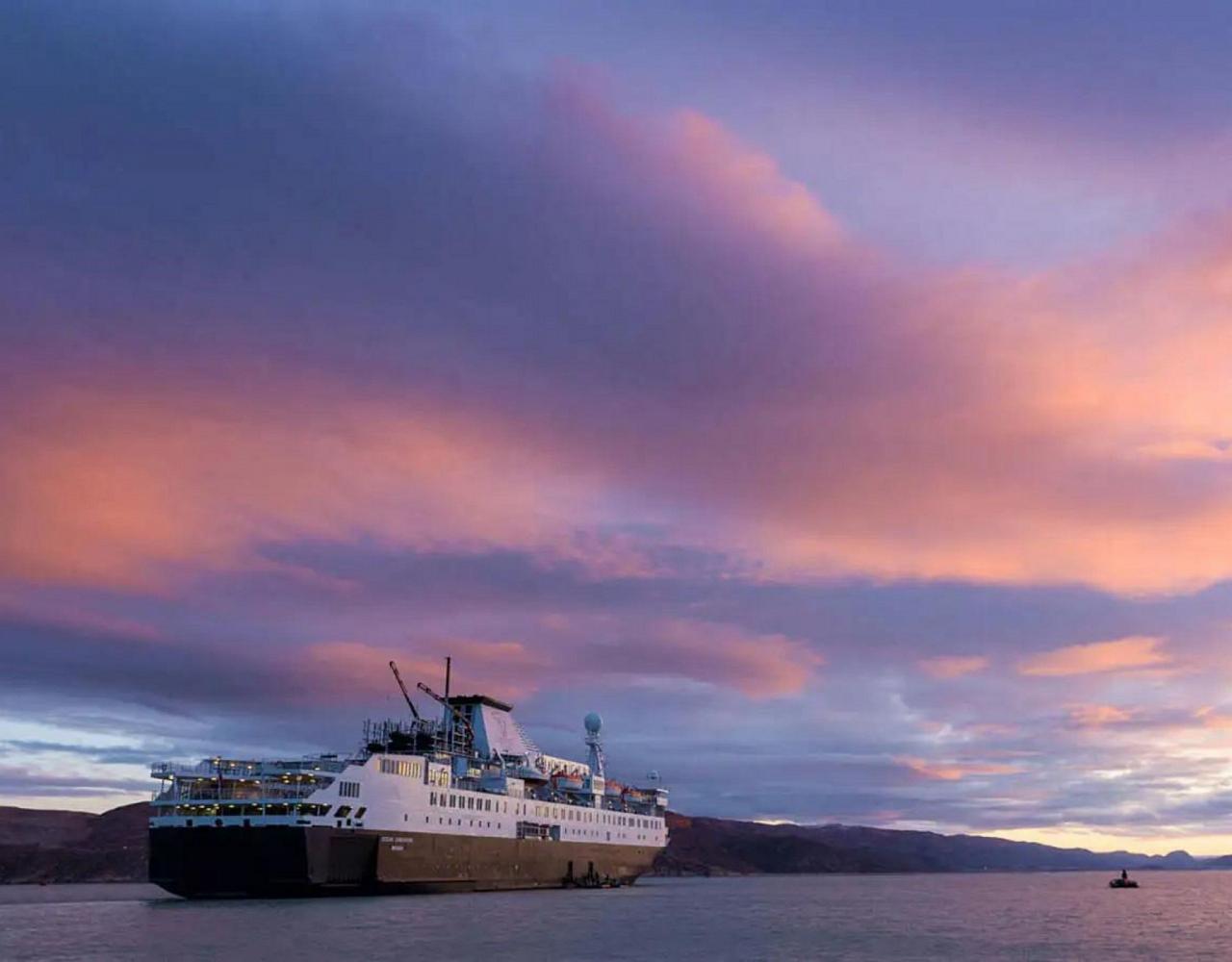 Birding the Northwest Passage, Birding Greenland, Bird watching Greenland, Arctic Wildlife, Nature Tour, Naturalist Journeys, Wildlife Tour, Wildlife Photography, Ecotourism, Specialty Birds, Birding Hotspot, Lancaster Sound, Whale-watching, Polar Bears