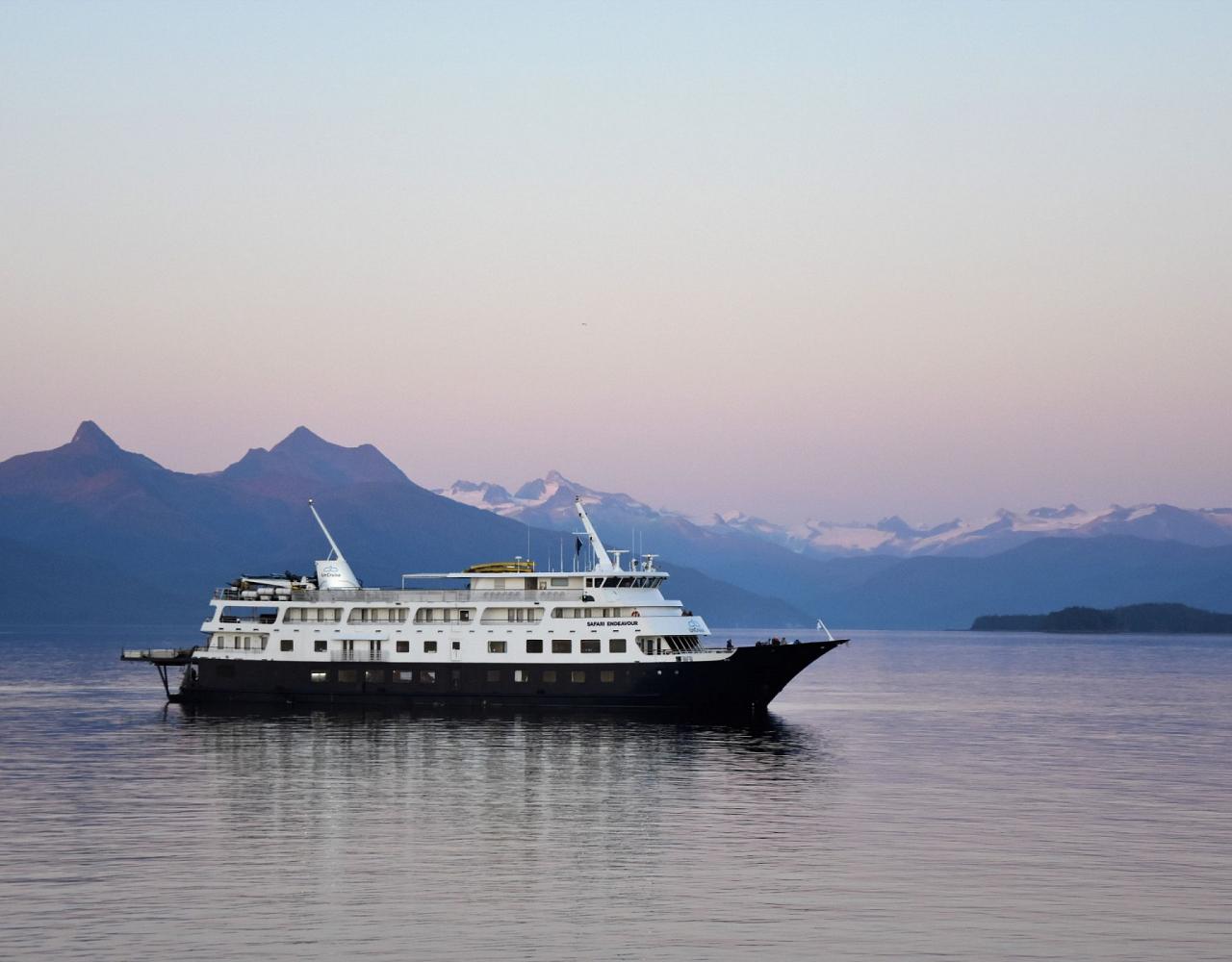 Birding Alaska, Bird Watching Alaska, Birding North America, Naturalist Journeys, Wildlife Tour, Wildlife Photography, Ecotourism, Specialty Birds, Endemic Birds, Birding Hotspot, Whale Watching